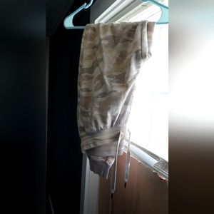 NWOT Old Navy amid Rise Vintage Jogger Camo Print Small